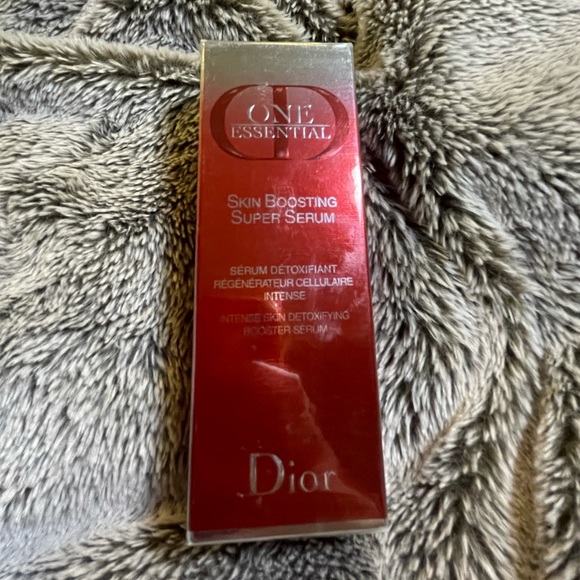 ONE ESSENTIAL-SKIN BOOSTING SUPER SERUM